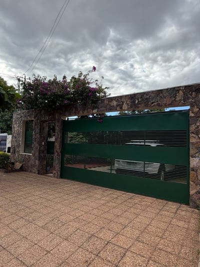 VENDO CASA EN LAMBARÉ