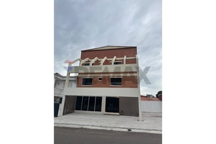 Edifício comercial de 32 habitaciones u oficinas en Asunción Nazareth 