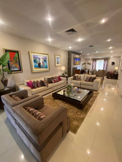 RESIDENCIA EN VENTA BARRIO MBURUCUYA