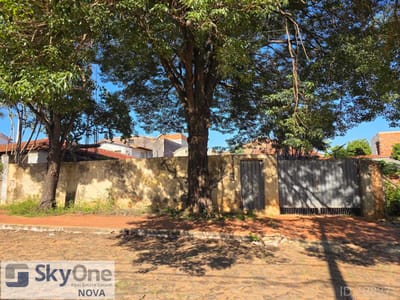 En venta casa a refaccionar en lambare 