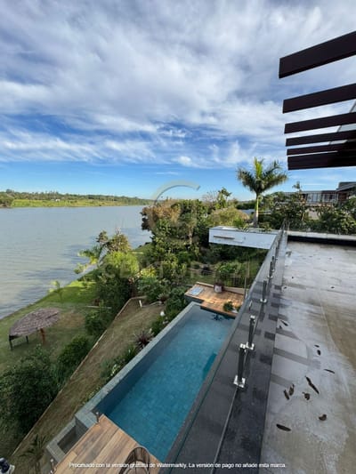 EXCLUSIVA RESIDÊNCIA DE ALTO PADRÃO À BEIRA DO RIO ACARAY – HERNANDARIAS