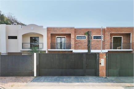 VENDO DUPLEX EN LAMBARE A DOS CUADRAS DEL YACHT