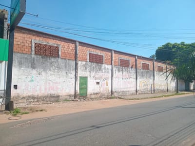 Alquilo amplio depósito de 1000m2 en san Lorenzo 