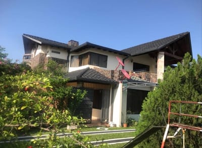 VENDO PROPIEDAD DE 5 DORMITORIOS EN LAMBARÉ 