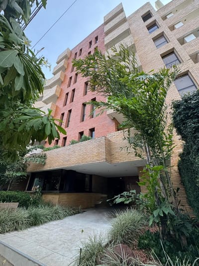 EN VENTA – AMPLIO DEPARTAMENTO DÚPLEX EN VILLA MORRA