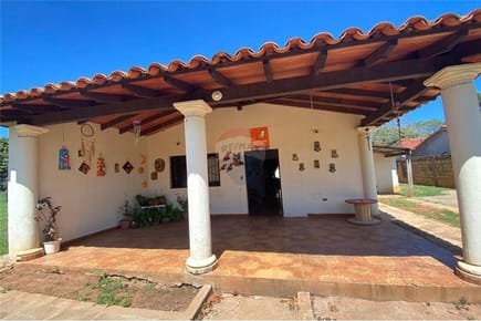 COQUETA CASA EN ESQUINA EN VENTA EN LIMITE CAPIATA