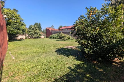 Casa mas terreno en venta-Ñemby