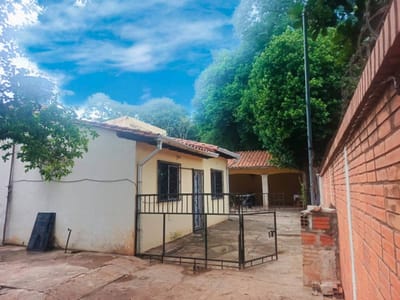 Vendo Casa Esquina en Mariano Roque Alonso a 1 Cuadra de la Ruta Traschaco