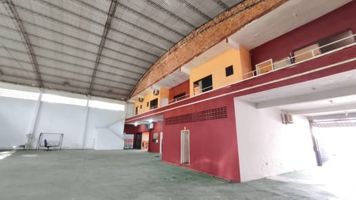 Imponente Inmueble Comercial en San Lorenzo: Edificio Administrativo + Tinglado