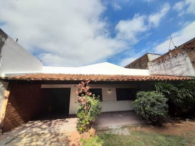 SE VENDE CASA EN SAJONIA, ZONA LA CRUCECITA