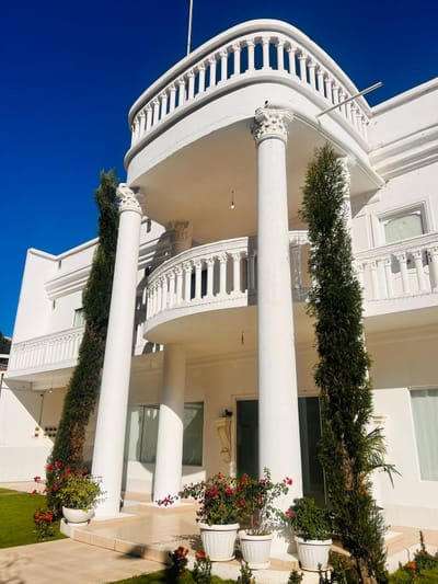 EN VENTA ESPECTACULAR RESIDENCIA EN AV. BENI, A PASOS DEL 2DO ANILLO