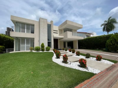 CASA DE LUJO EN ALQUILER - COLINAS DEL URUBO SECTOR 1