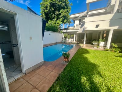 EN VENTA – IMPONENTE RESIDENCIA PREMIUM EN BARRIO VILLA AURELIA