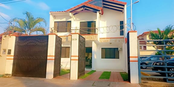 Propietario Alquila Casa De 2 Plantas Zona Av. San Aurelio - 2do Y 3er Anillo
