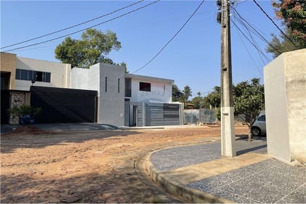 VENDO DUPLEX ESPACIOSO A ESTRENAR EN BO. MBACHIO 