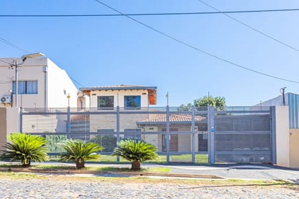 AMPLIA CASA EN VENTA , CUATRO HABITACIONES Y PISCINA ASUNCION VISTA ALEGRE 