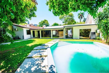 VENDO vivienda con ubicacion privilegiada