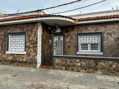 RT PROPIEDADES VENDE EN EXCLUSIVA CASA 4 DORMITORIOS HIPODROMO 