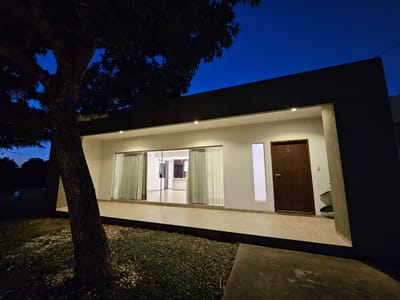 CASA DE UNA PLANTA EN ALQUILER – CONDOMINIO BELLA FLOR