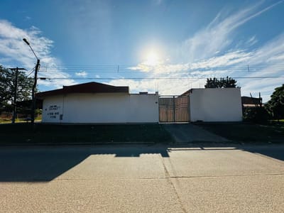 Casa con tienda comercial en esquina en venta, zona avenida Moscú 7mo anillo