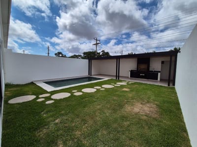 CASA CON PISCINA EN EL URUBO (a estrenar)
