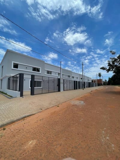 VENDO CASAS PAREADAS A ESTRENAR, 3 DORMITORIOS EN LUQUE, JARDÍN DE ORO