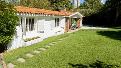 Casa Con Piscina, Parrillero  Y Gran Jardín En Punta Del Este – Lugano