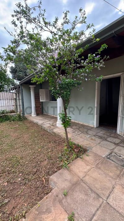 Vendo amplia casa en Barrio Republicano