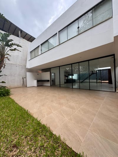 En venta amplia casa en Fernando de la Mora Zona Norte
