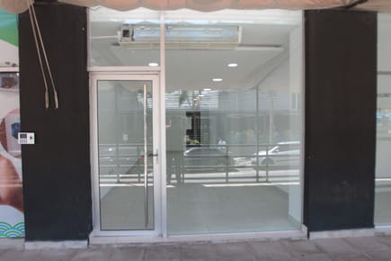 Alquilo salón comercial en Villa morra para oficina o comercio 