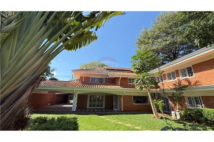 EN VENTA RESIDENCIA ZONA CENTENARIO