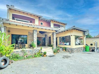 CASA EN VENTA EN LAMBARÉ – BARRIO KENNEDY