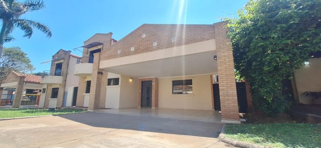 CASA EN VENTA EN CONDOMINIO BOULEVARD BALCONES DE CONFEDERACIÓN, LUQU