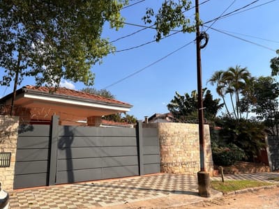 Vendo Casa Zona Ex Caracol - Avda. Perón