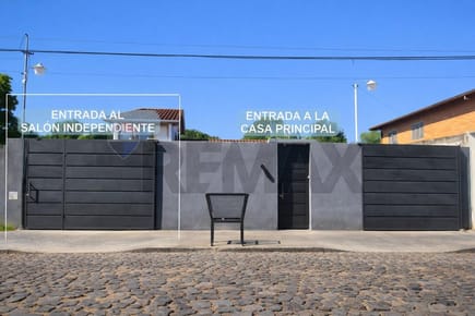 En venta casa en Los Laureles