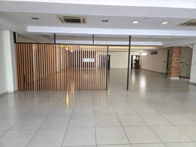 EN ALQUILER LOCAL COMERCIAL SOBRE BOGGIANI