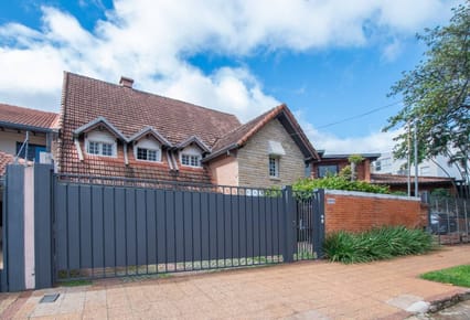 AMPLIA RESIDENCIA EN VENTA | BARRIO YKUA SATY