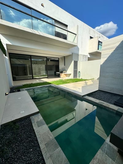 BARRIO MBURUCUYA EN VENTA AMPLIO DUPLEX DE 300 M2*