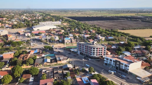 Edificio Comercial Con Tiendas Y Posibilidad De Ingreso Habitacional