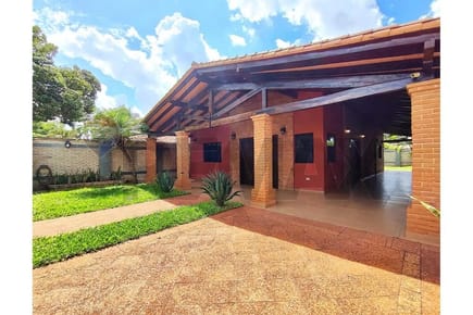 Vendo Amplia y Hermosa Casa en San Lorenzo, Barrio Mariangela 