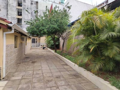 VENDO CASA C/ PATIO EN ASUNCION, BARRIO SAN VICENTE, EXCELLENTE UBICACION!!