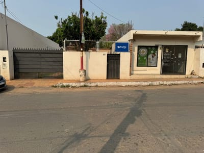 VENDO CASA EN FERNANDO DE LA MORA ZONA NORTE BARRIO LUIS A. PARANA, DE 3 HAB.