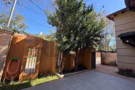 EN VENTA HERMOSO DÚPLEX EN BARRIO MBOCAYATY, ASUNCIÓN 