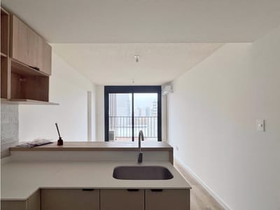 BLANQUEADA, un dormitorio,placard, calefón, aire, a estrenar