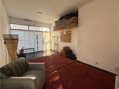 POCITOS NUEVO: Local comercial en alquiler