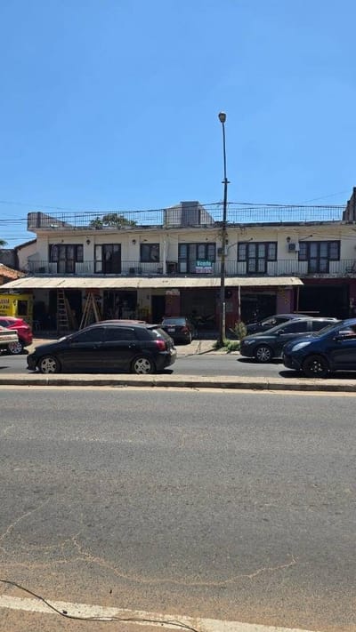 Vendo Edificio Comercial sobre Avda. Gral. Santos.