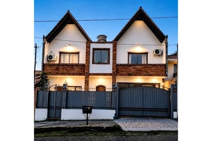 Vendo Exclusiva Residencia en Barrio Santa Librada*