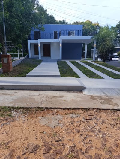 HERMOSA CASA EN LAMBARE Ba. CERRADO LOMAS VERDES