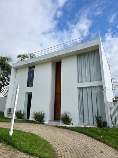 CASA EN EL URUBÓ – ELEGANCIA Y NATURALEZA