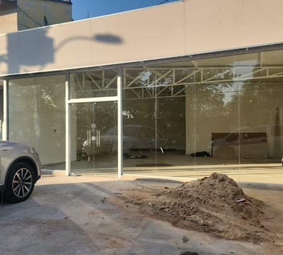 ALQUILO SALON COMERCIAL A ESTRENAR FRENTE A LA IGLESIA DE TRINIDAD